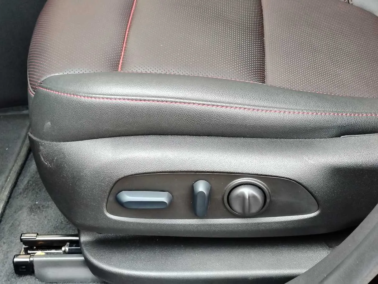 Car image 36