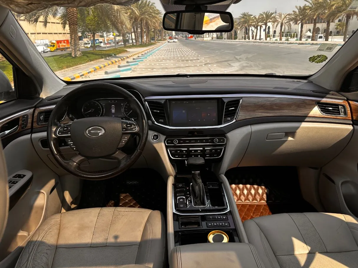 Car image 15