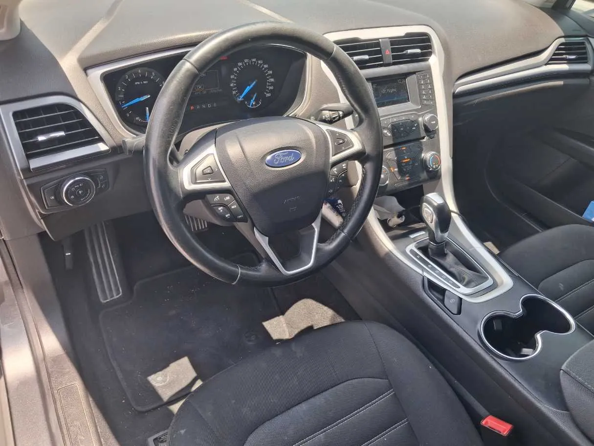 Car image 9