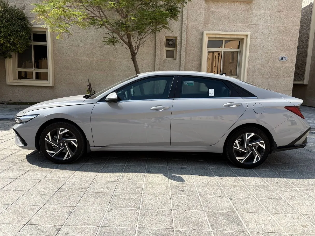 Car image 8