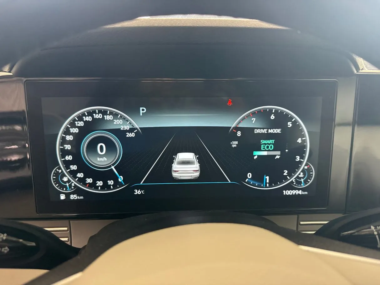 Car image 11