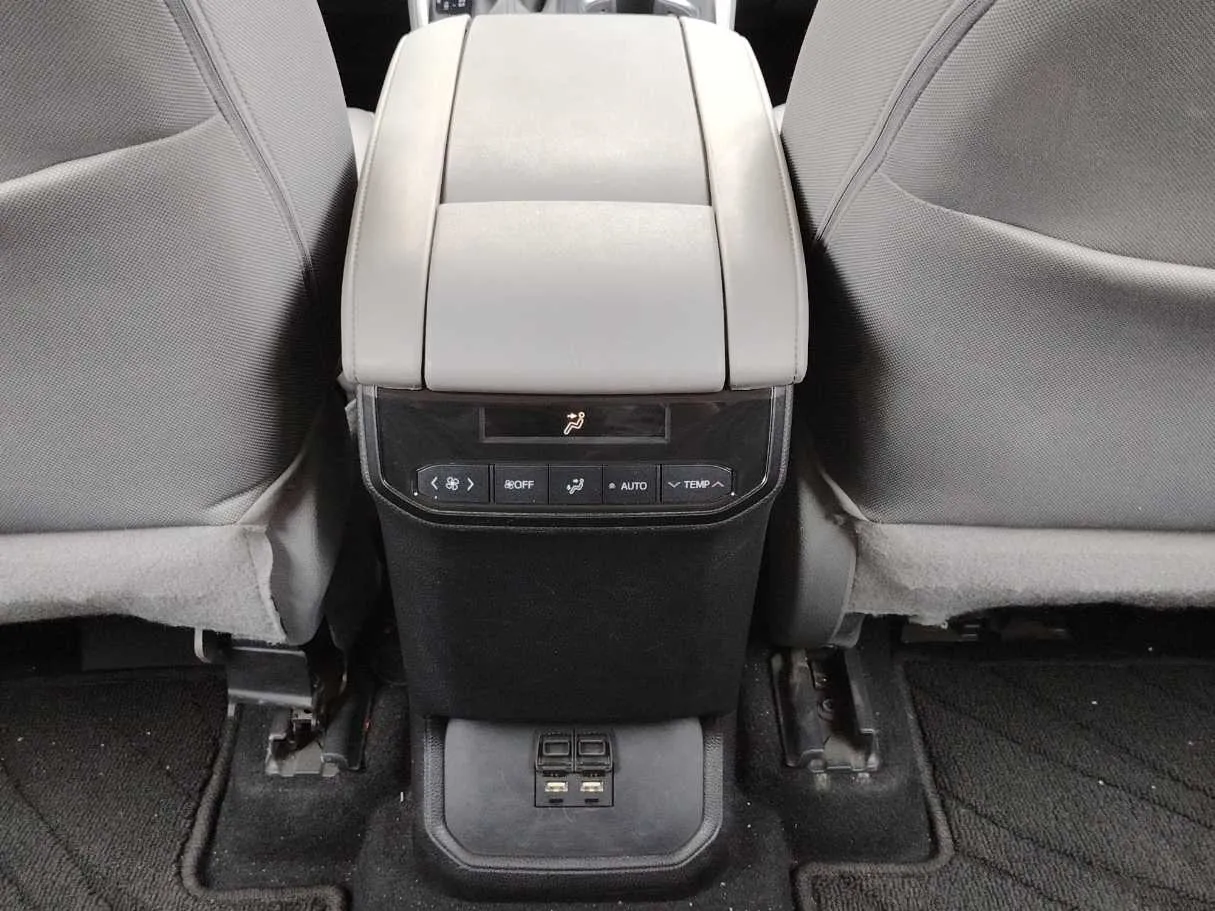 Car image 31