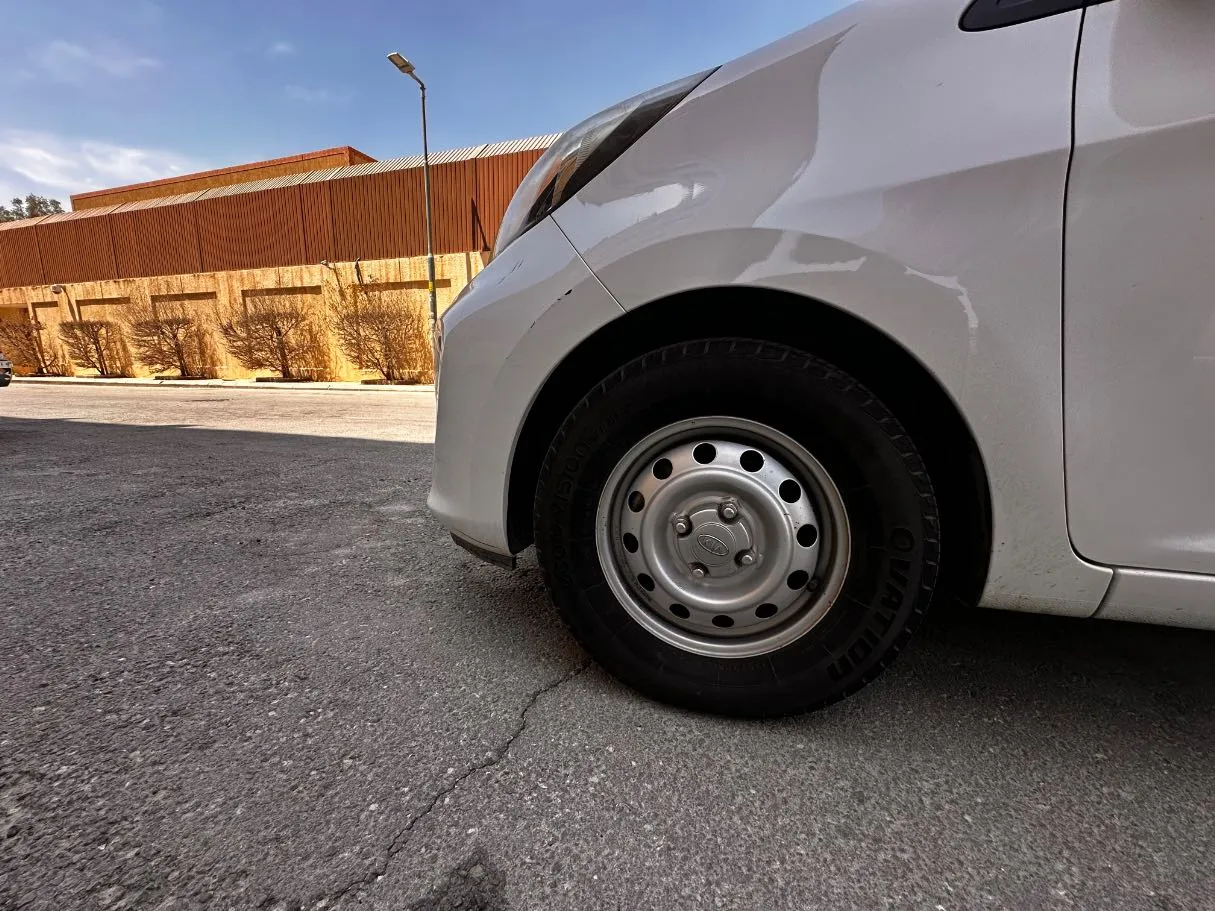 Car image 9