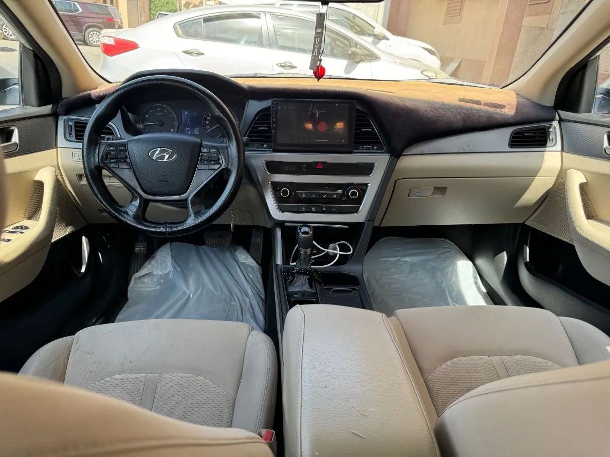 Car image 15