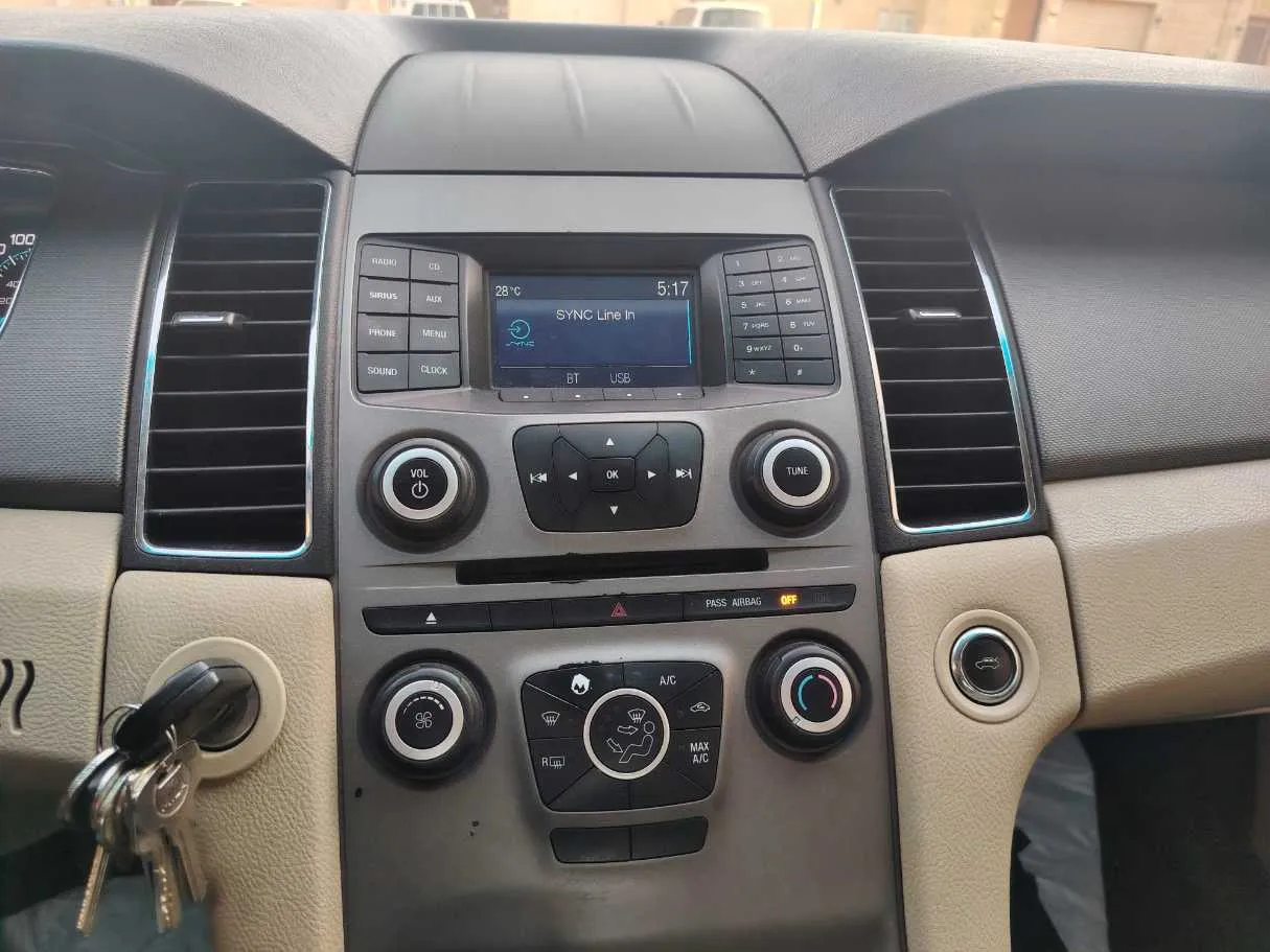 Car image 19
