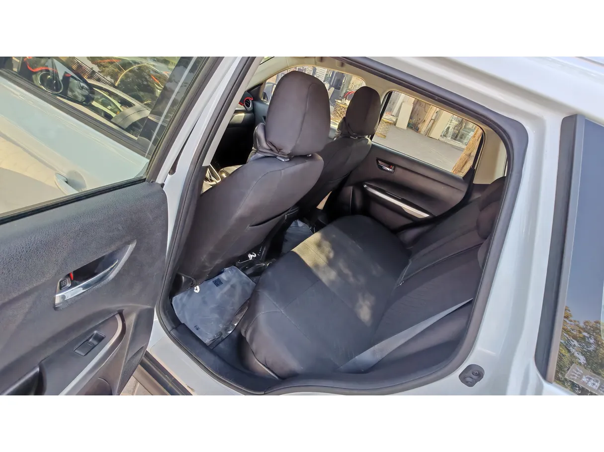 Car image 11