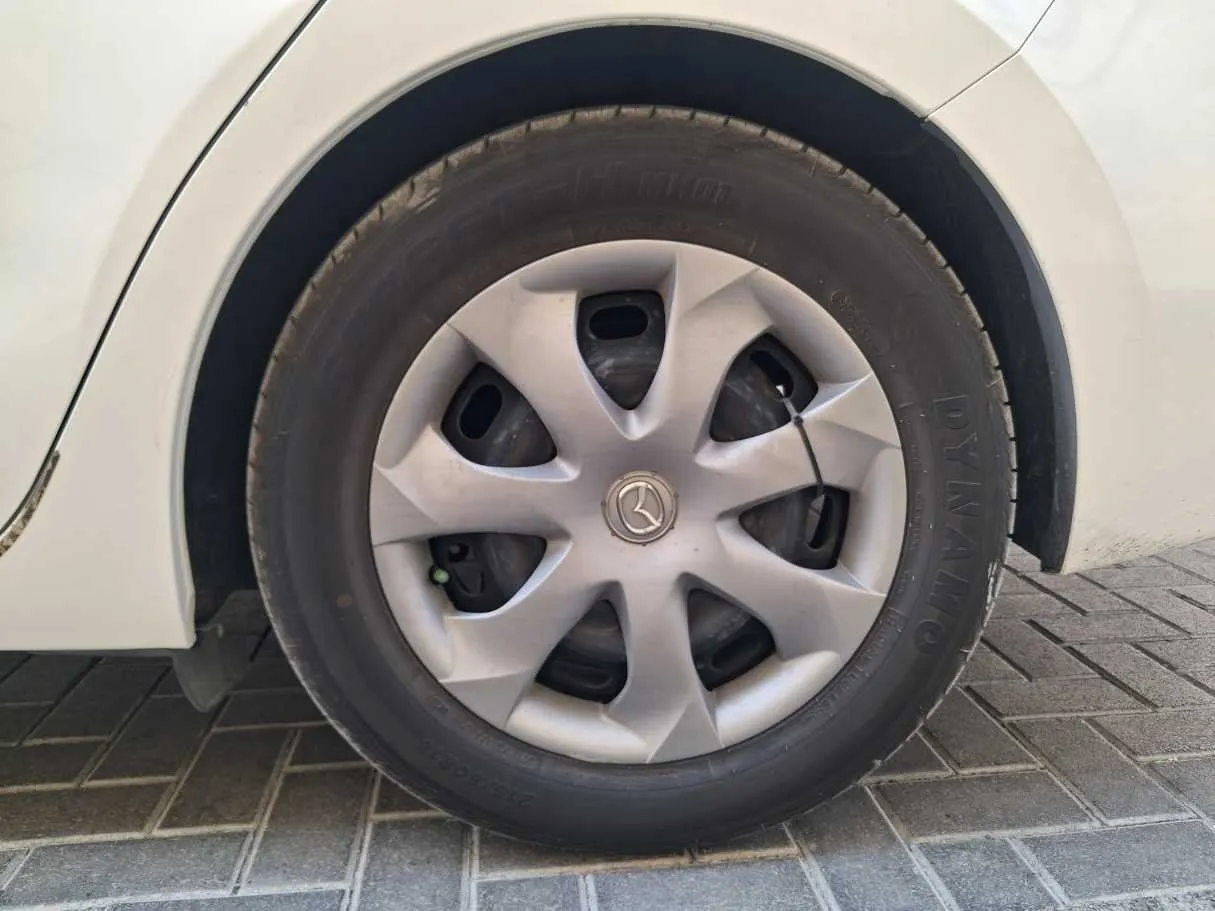 Car image 10