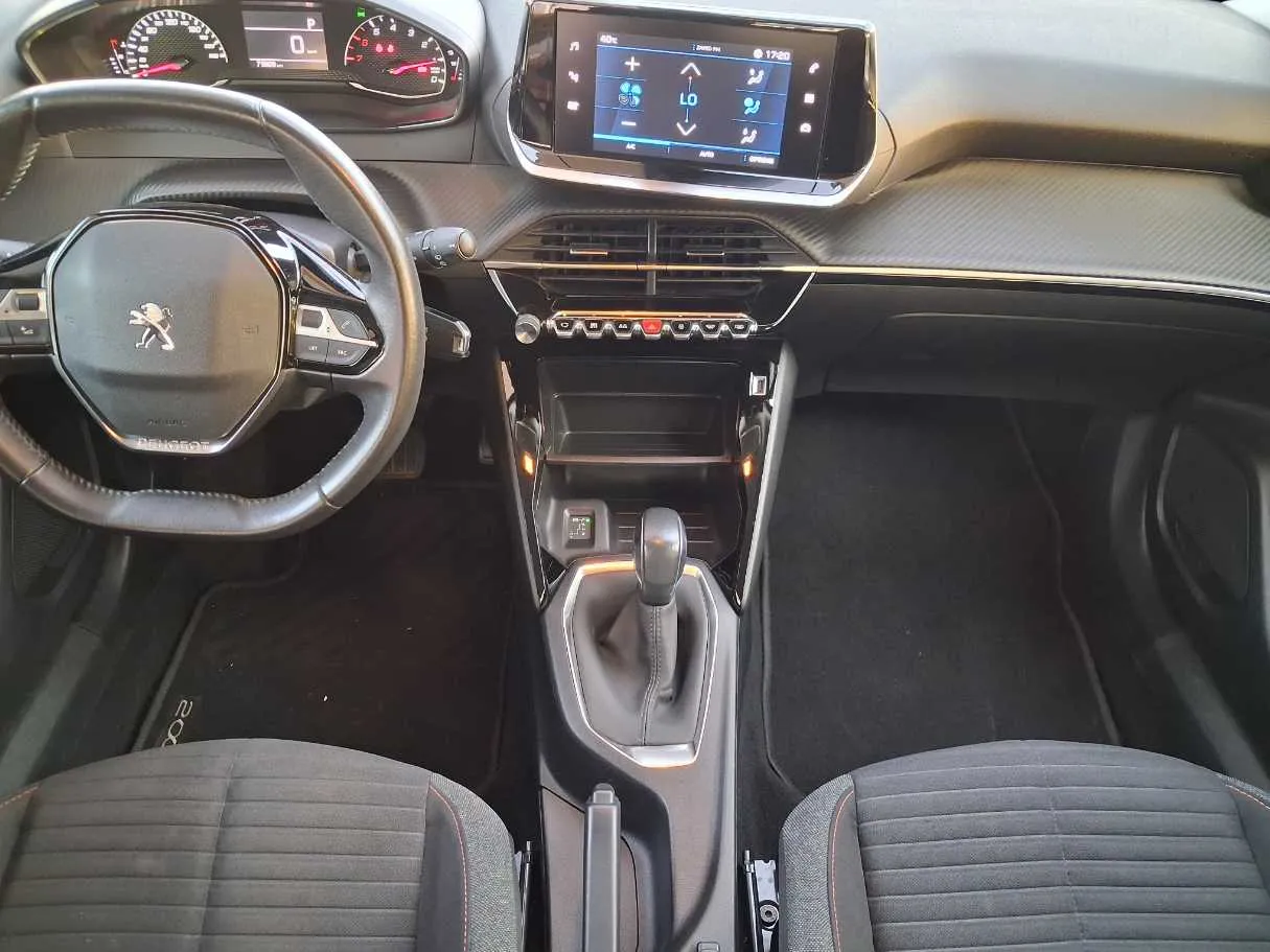Car image 16