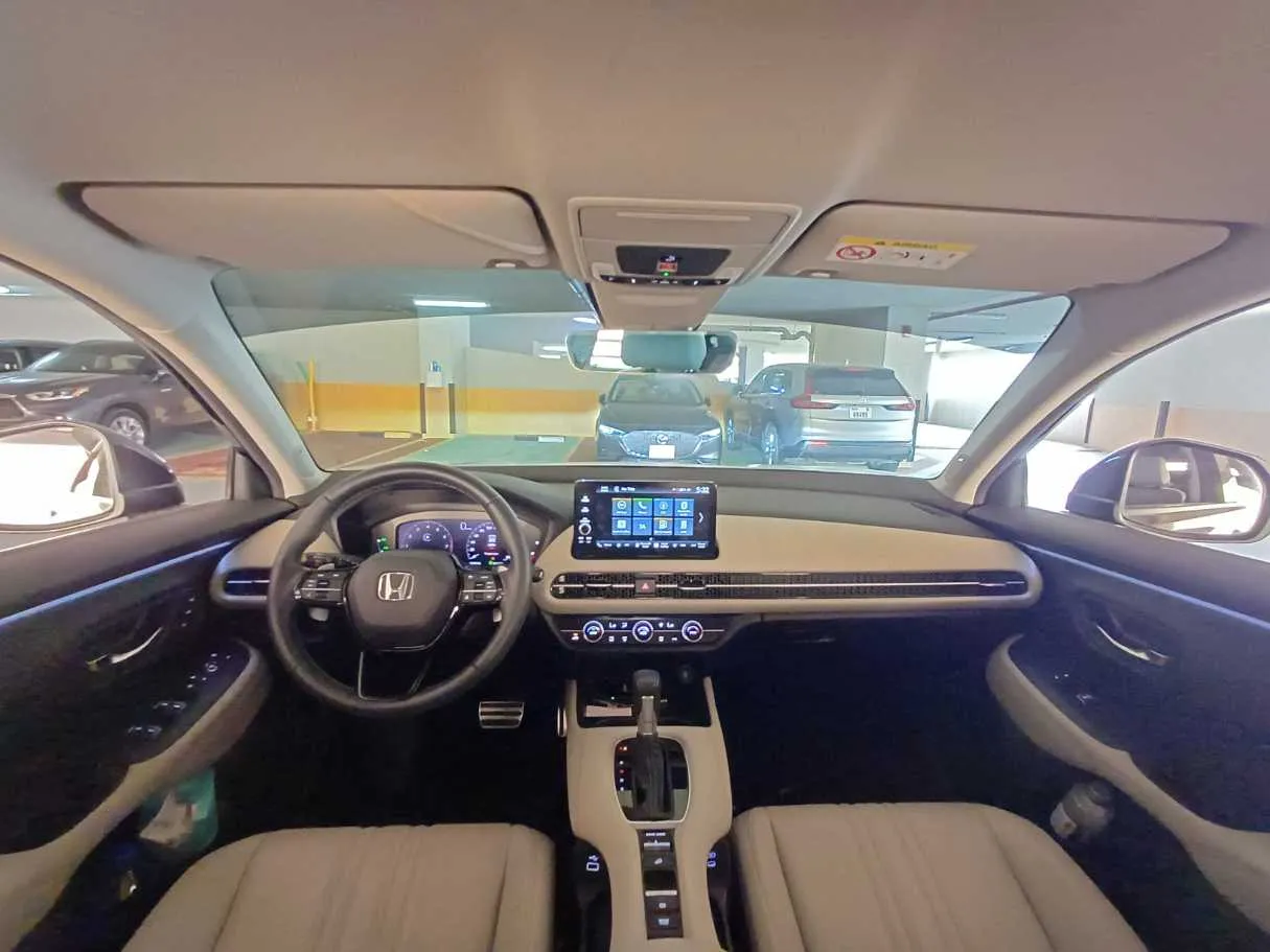 Car image 14