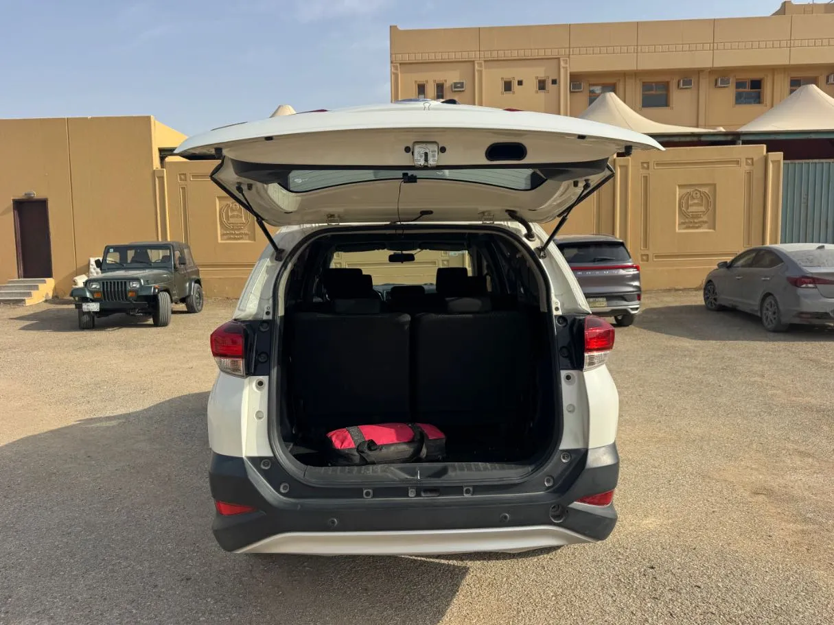 Car image 19