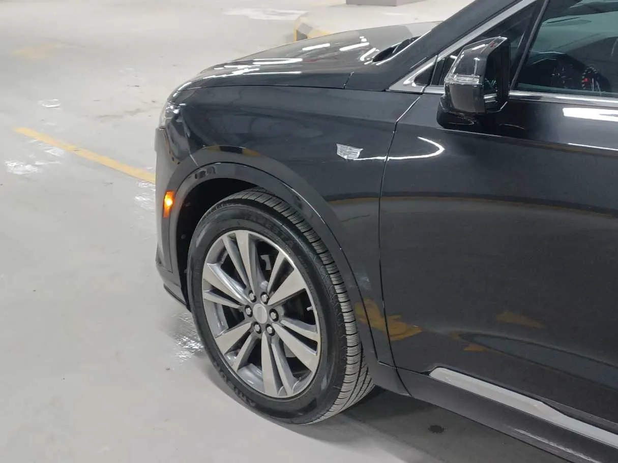 Car image 9