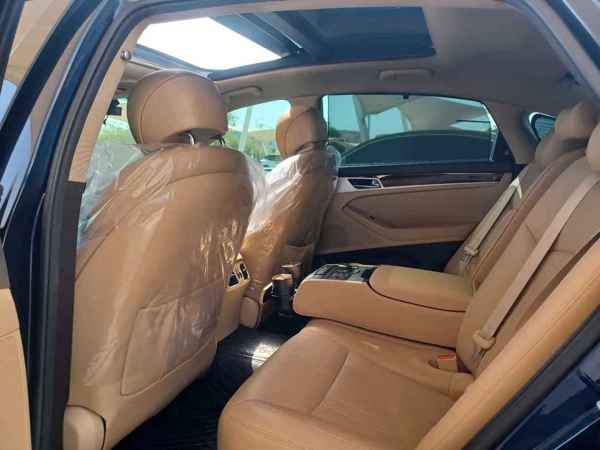 Car image 15