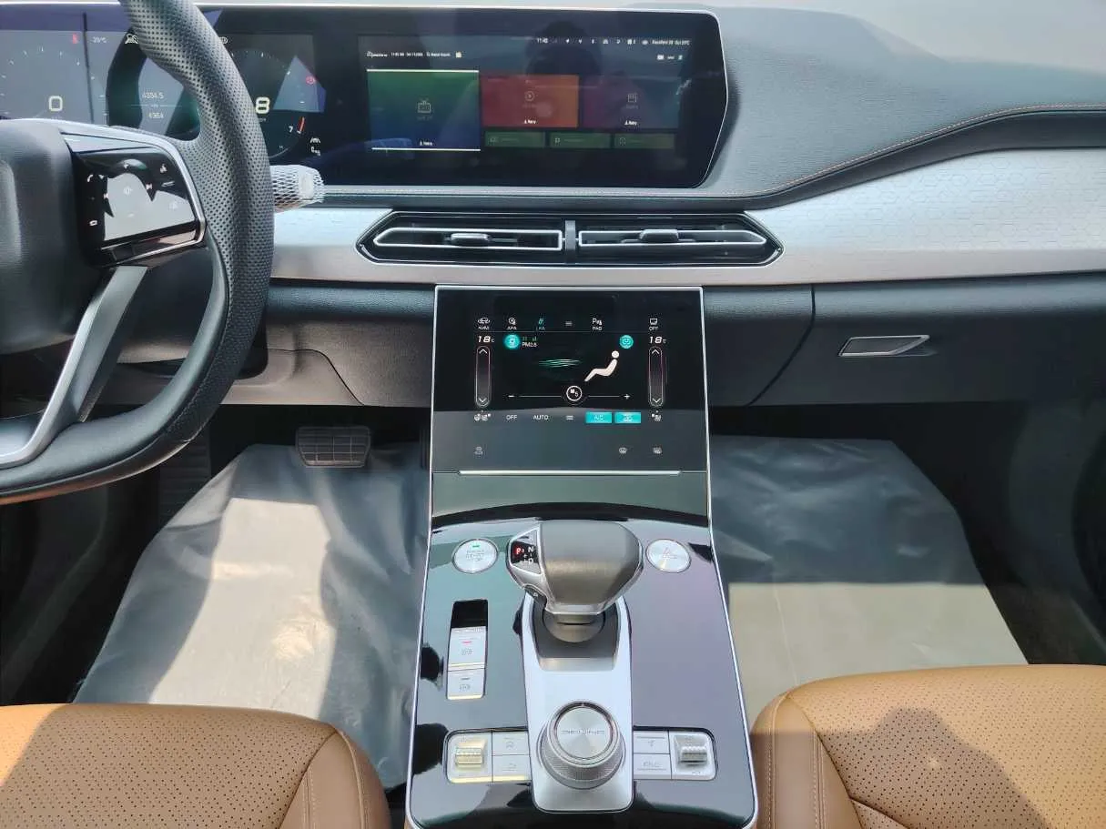 Car image 18