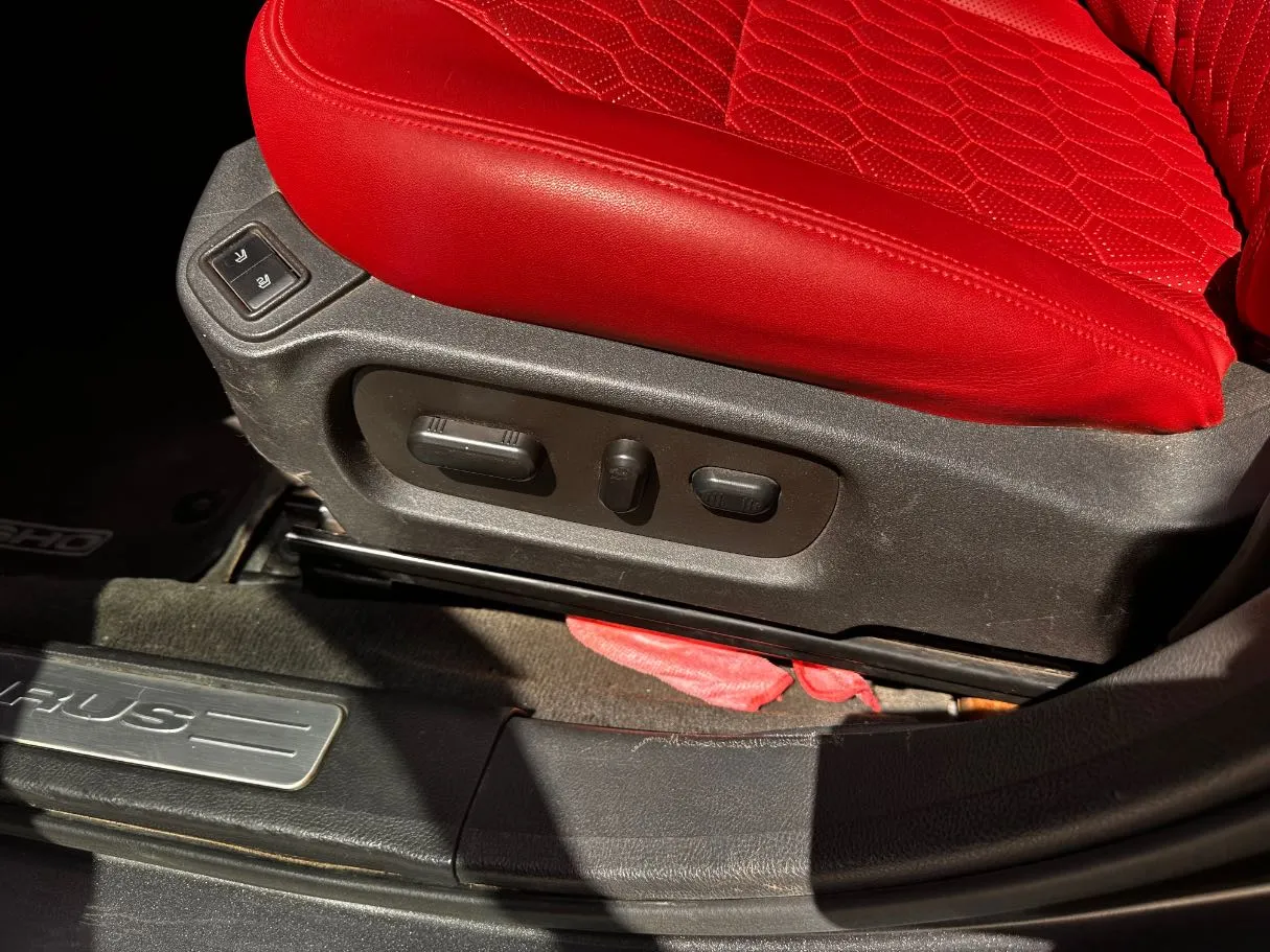 Car image 25