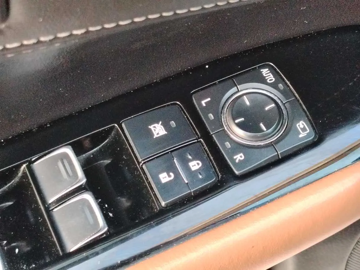 Car image 35
