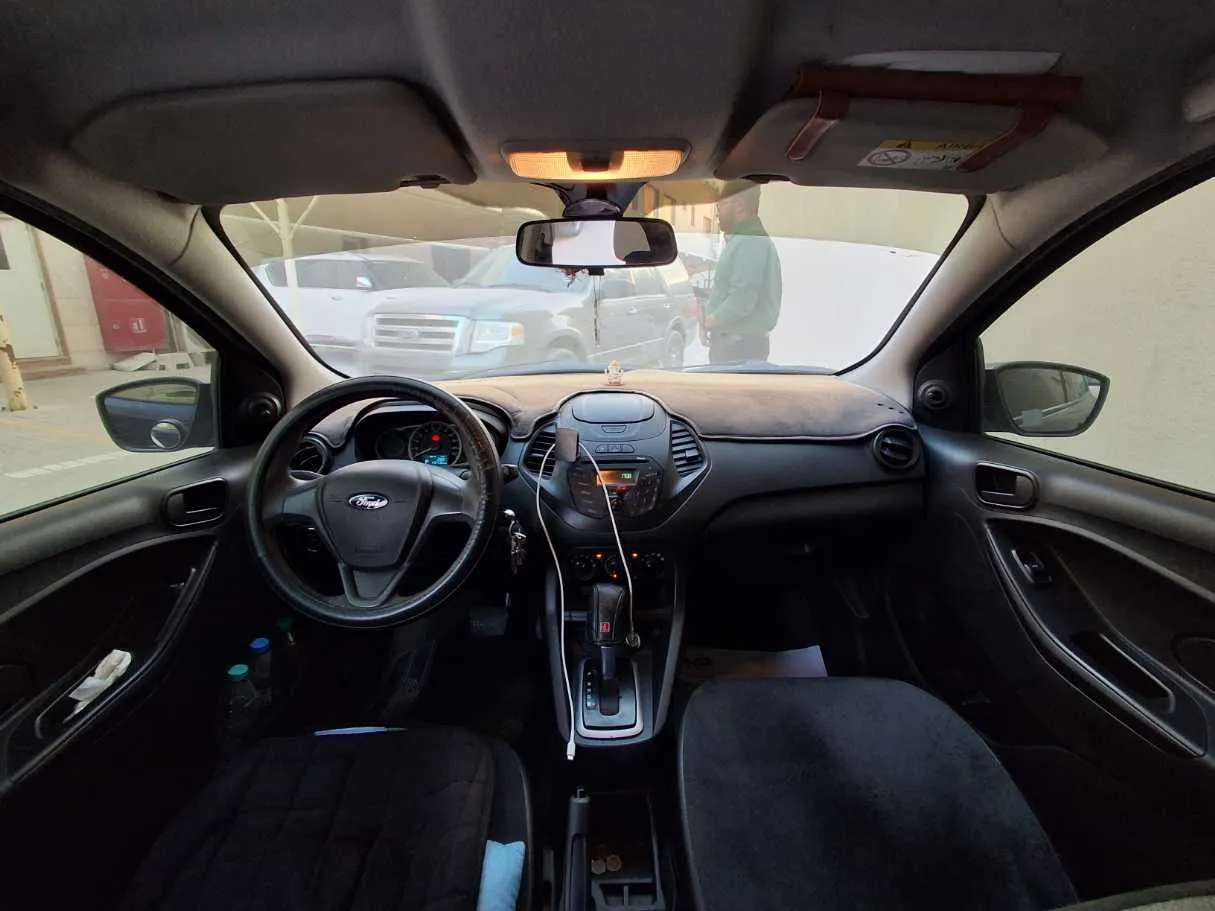 Car image 15