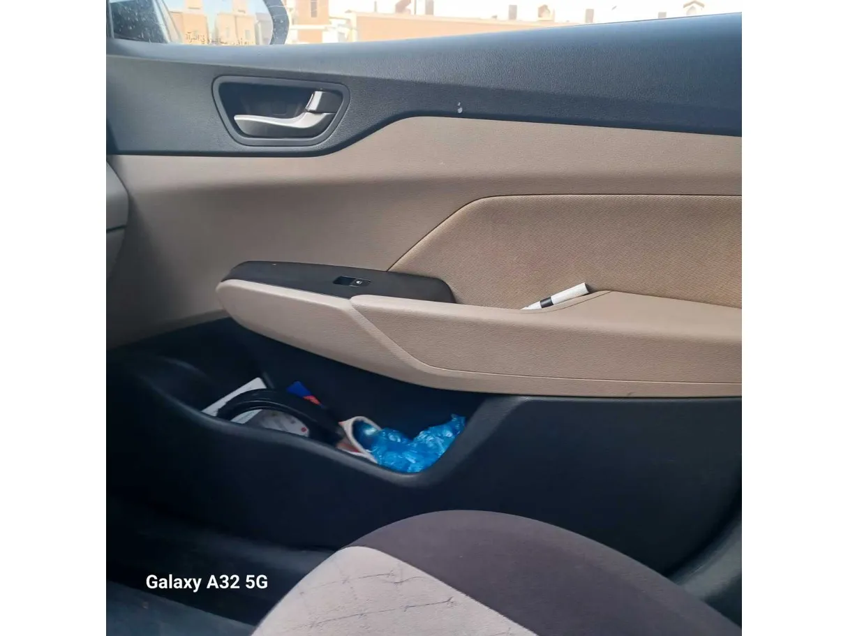 Car image 27
