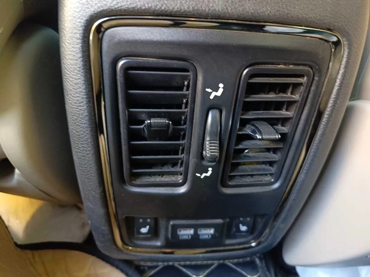 Car image 34