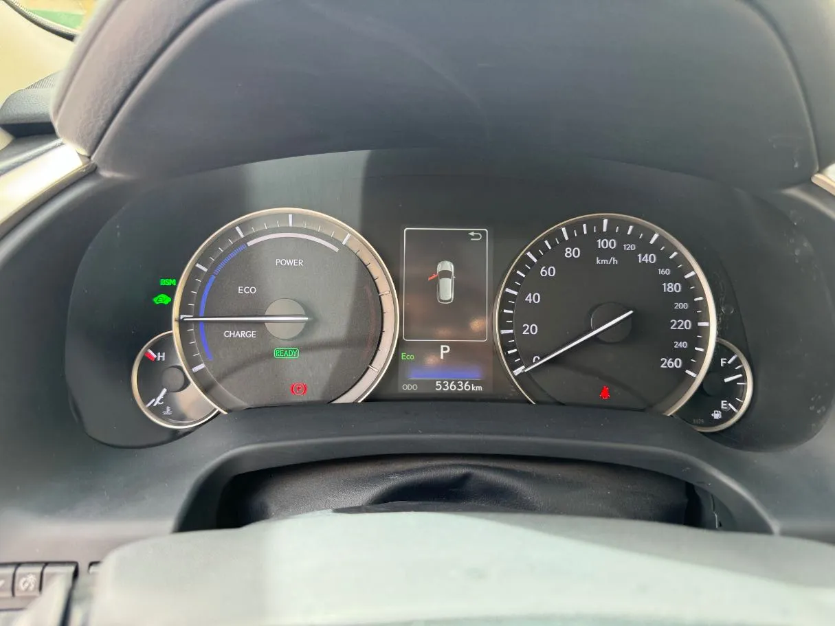 Car image 19