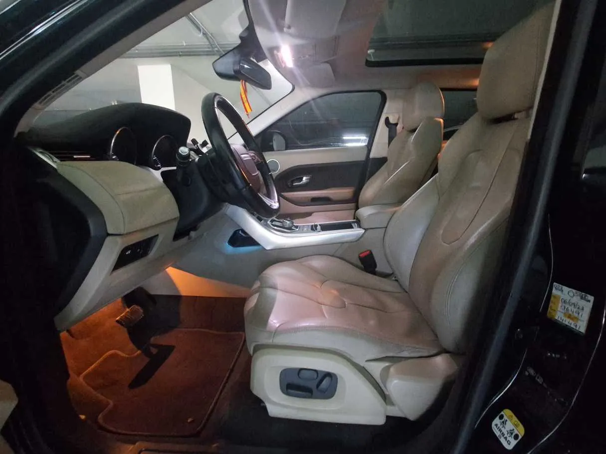Car image 12