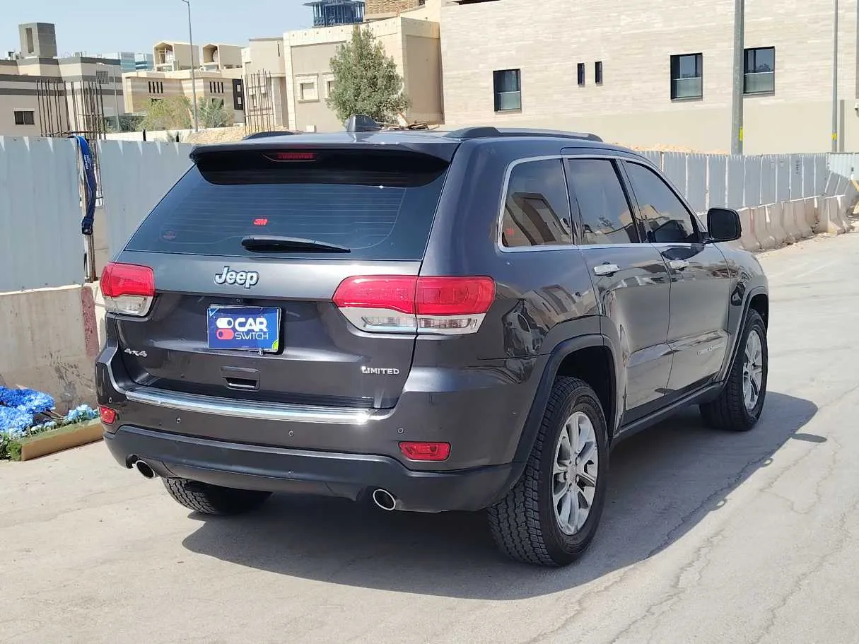 Car image 5