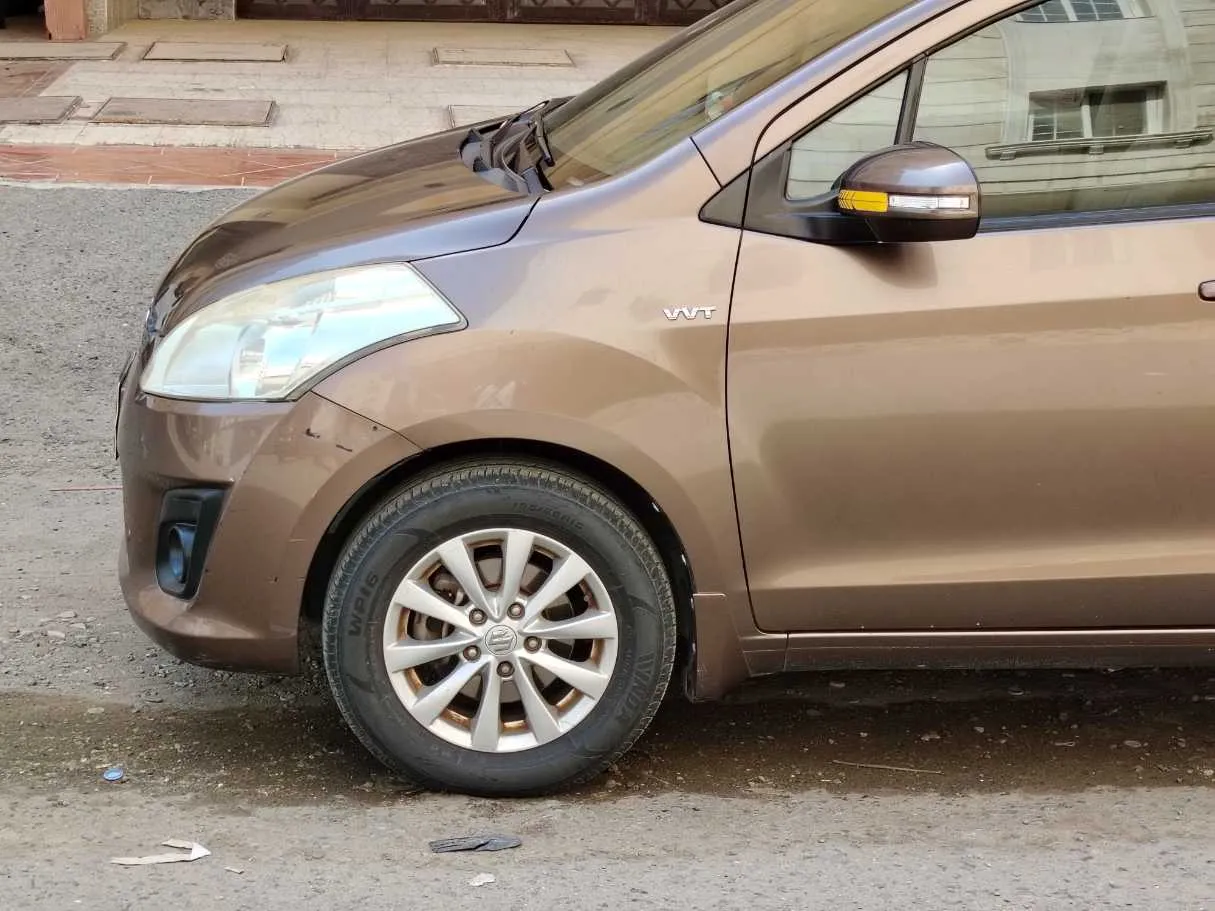 Car image 9