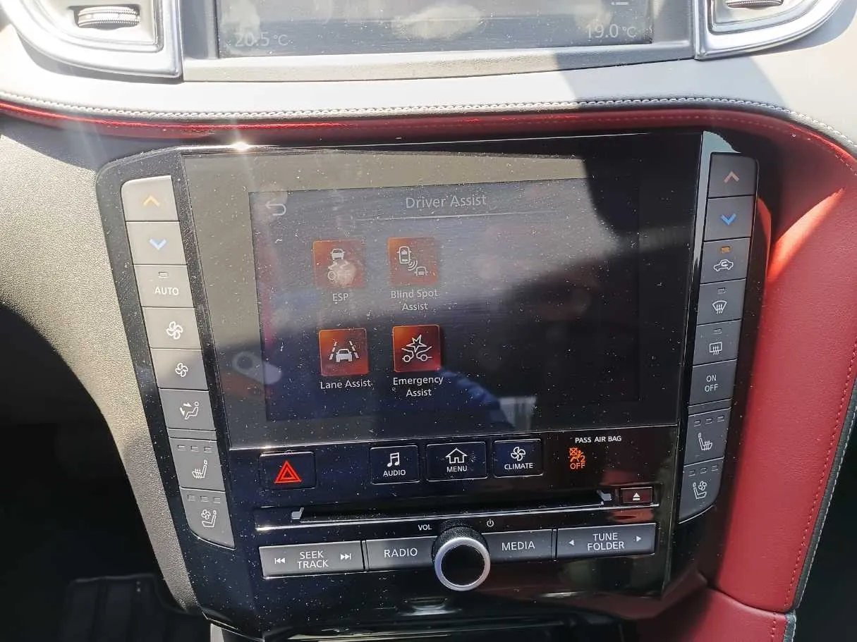 Car image 26
