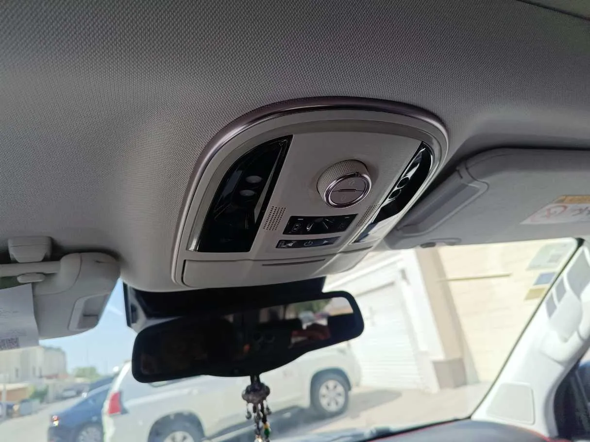 Car image 35