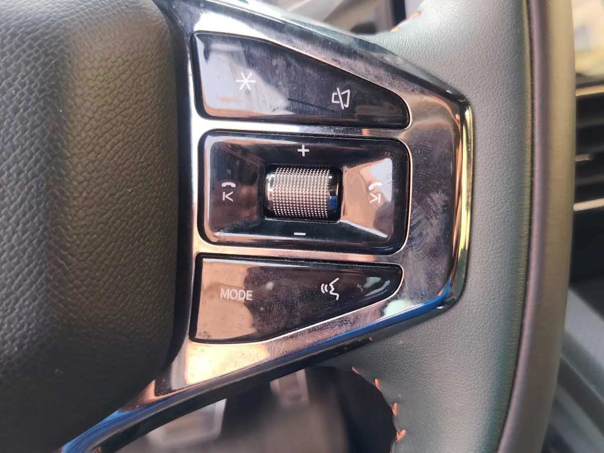 Car image 24