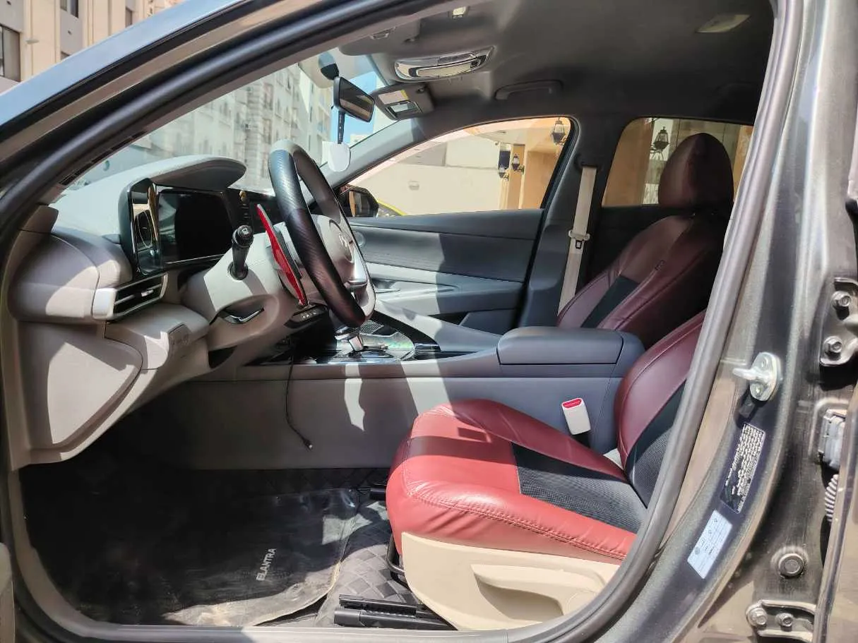 Car image 12