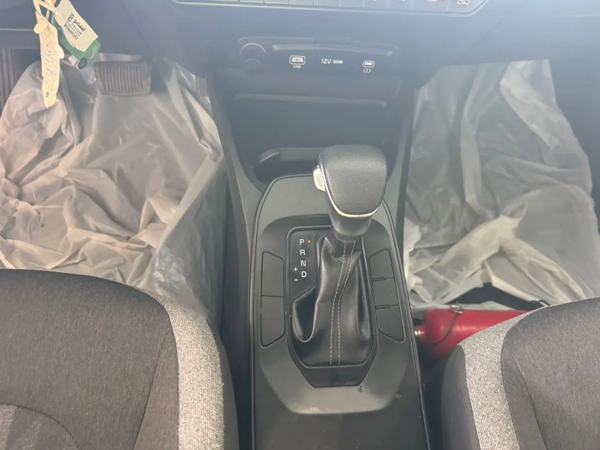 Car image 12