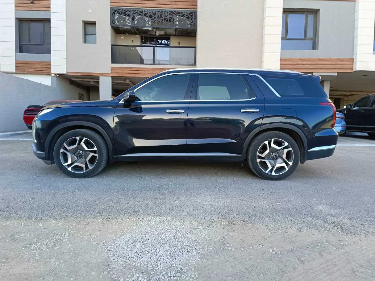 Car image 8