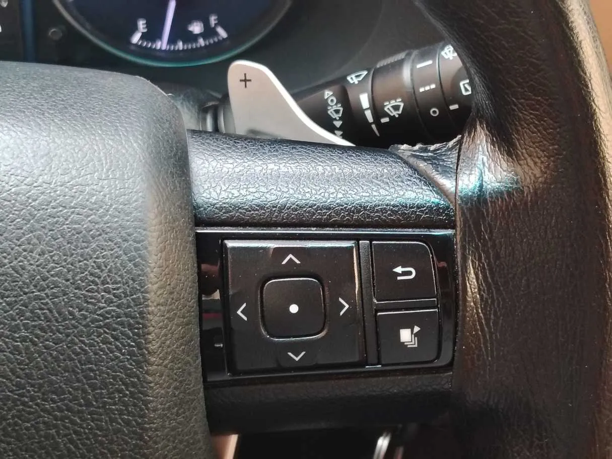 Car image 24