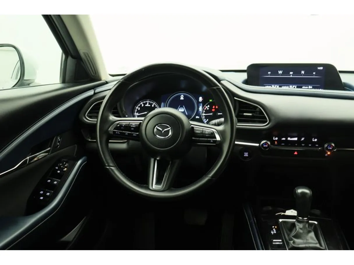 Car image 15
