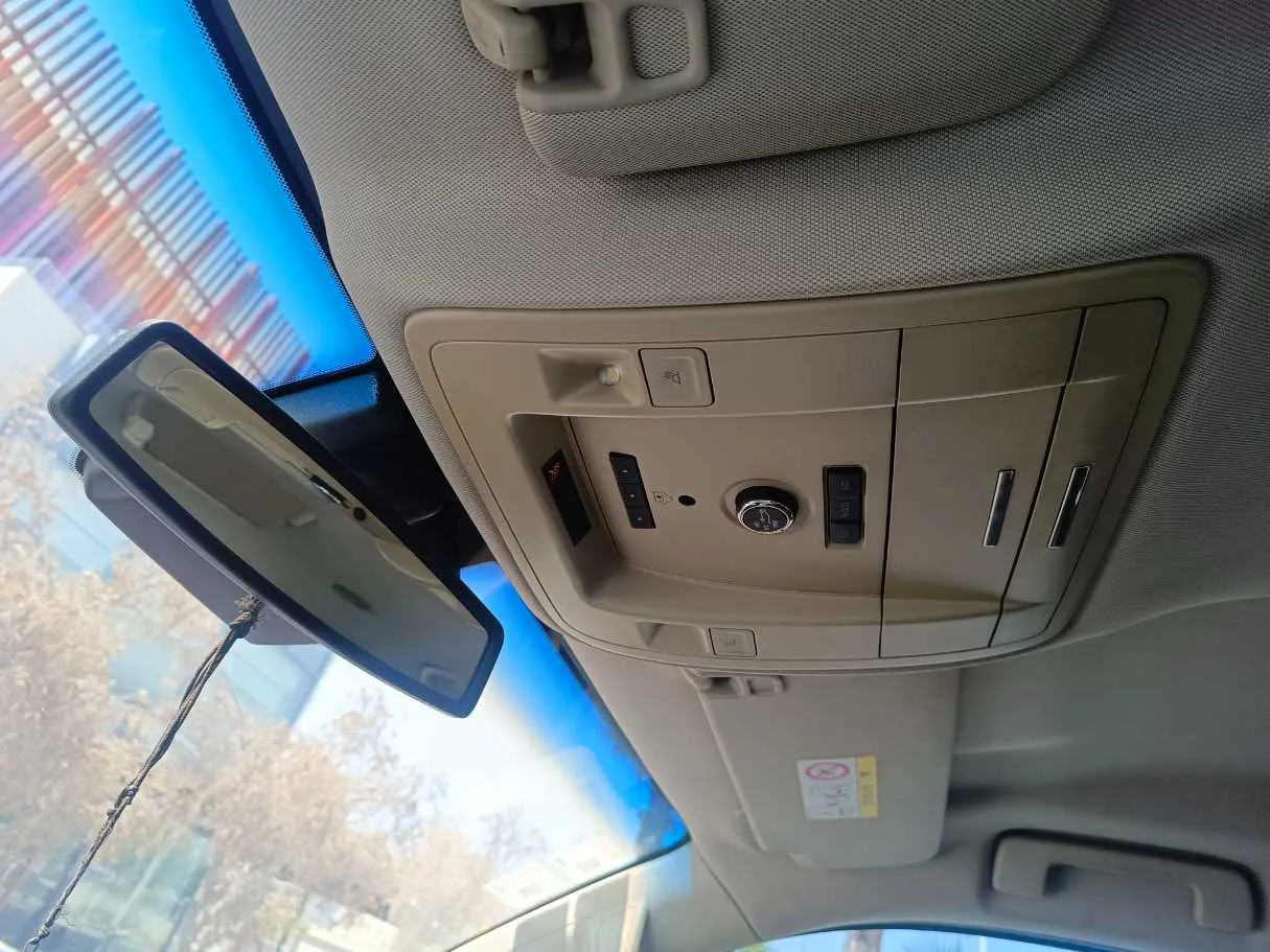 Car image 27