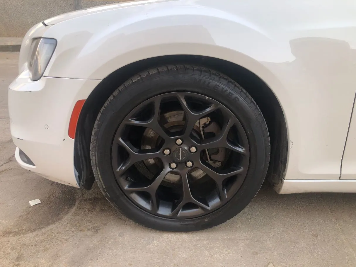 Car image 10