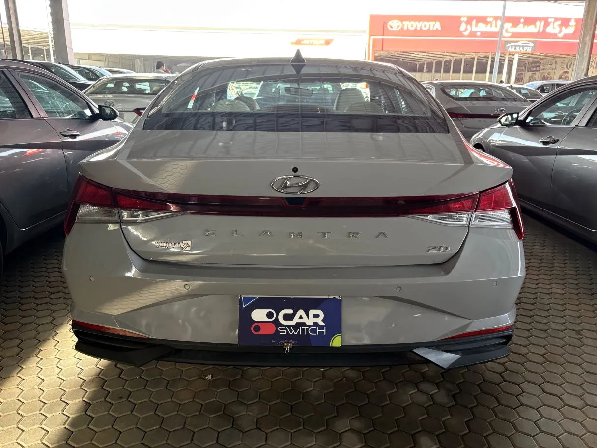 Car image 4