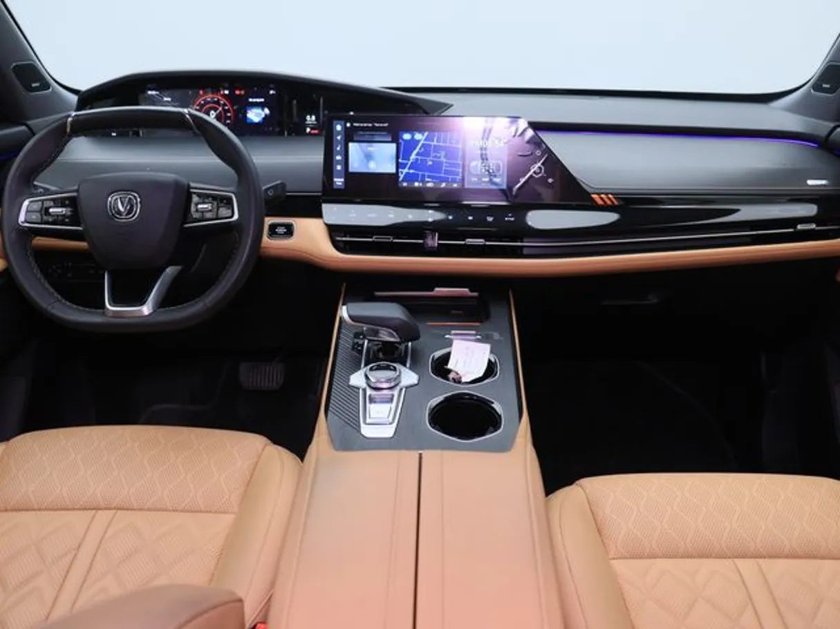 Car image 14