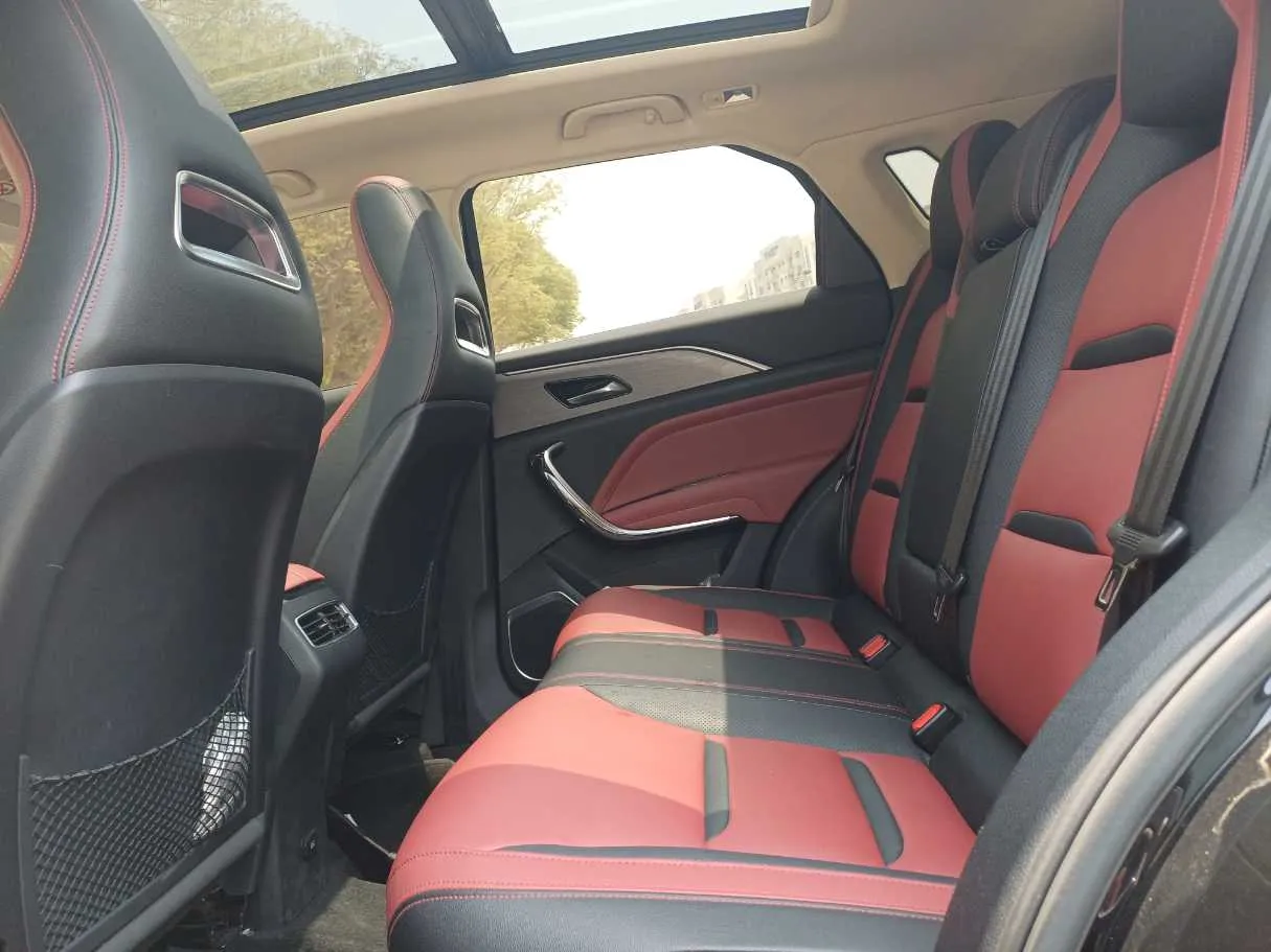 Car image 13