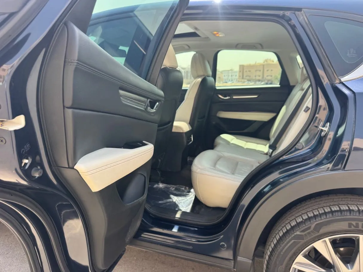 Car image 13