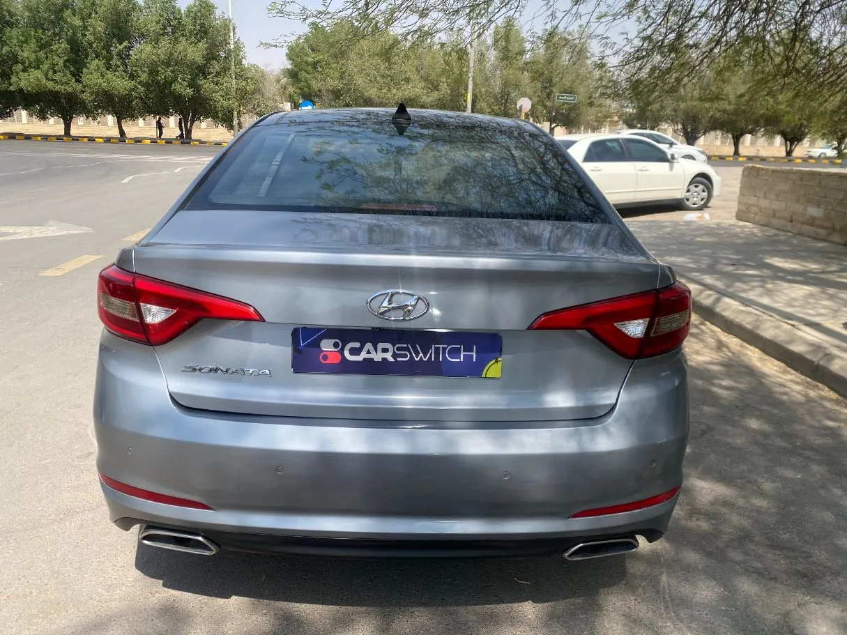 Car image 6