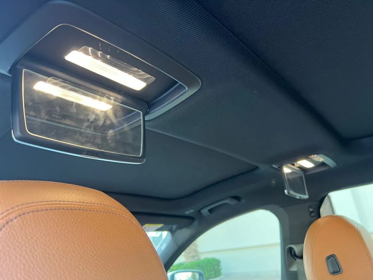 Car image 27
