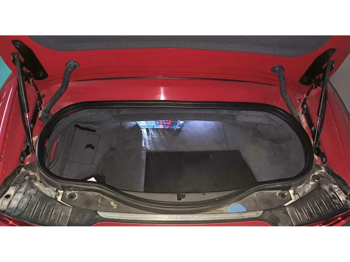 Car image 18