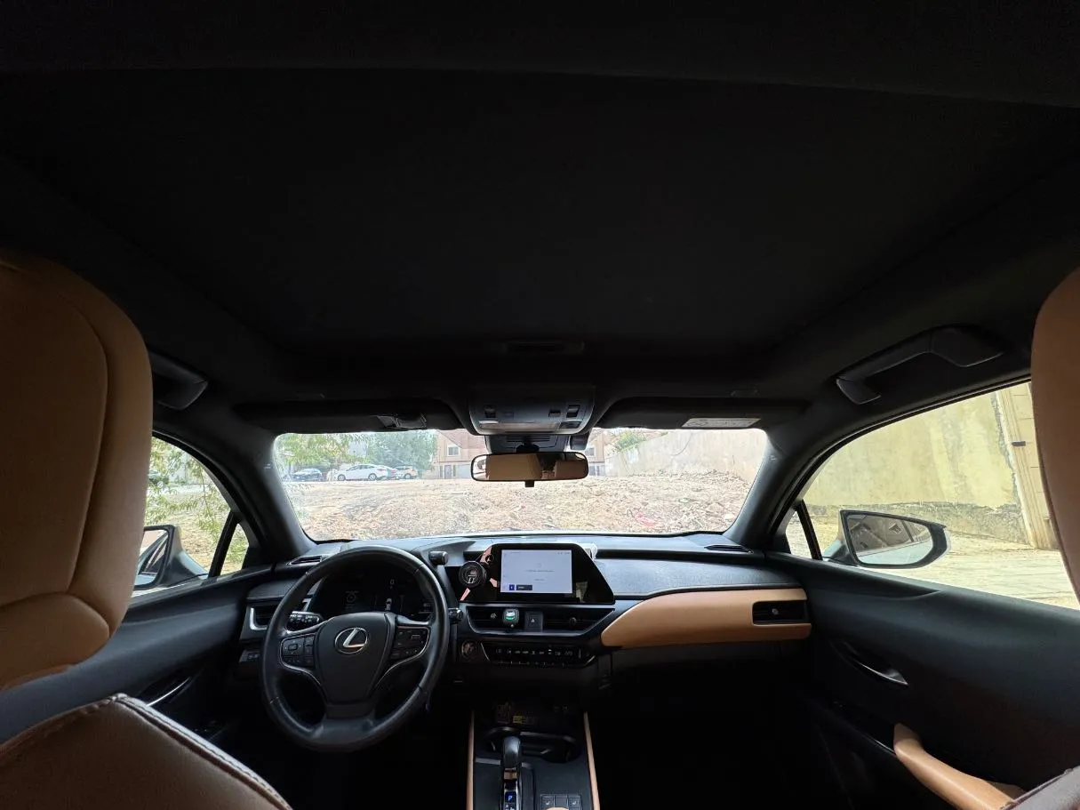 Car image 15