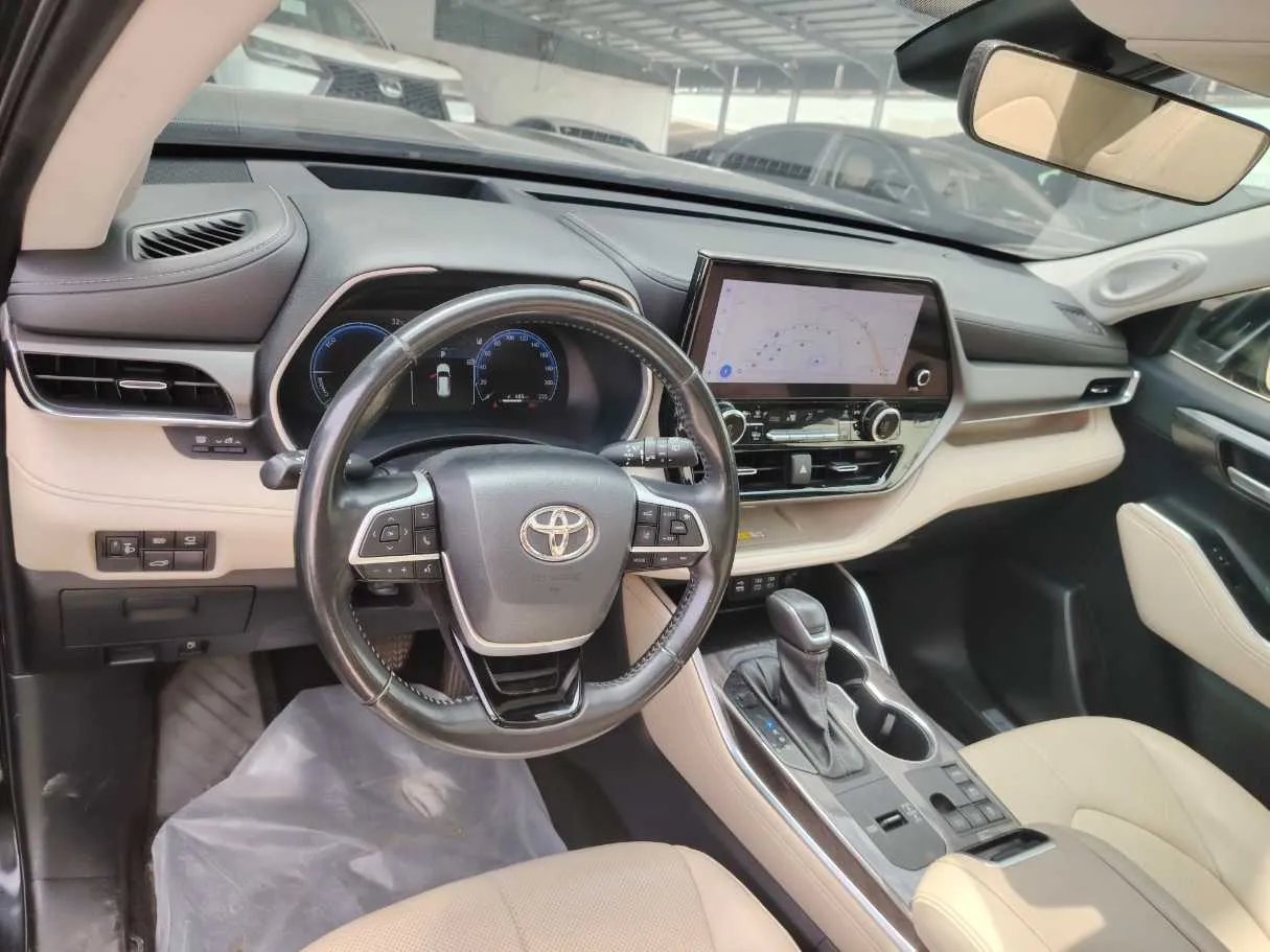 Car image 17