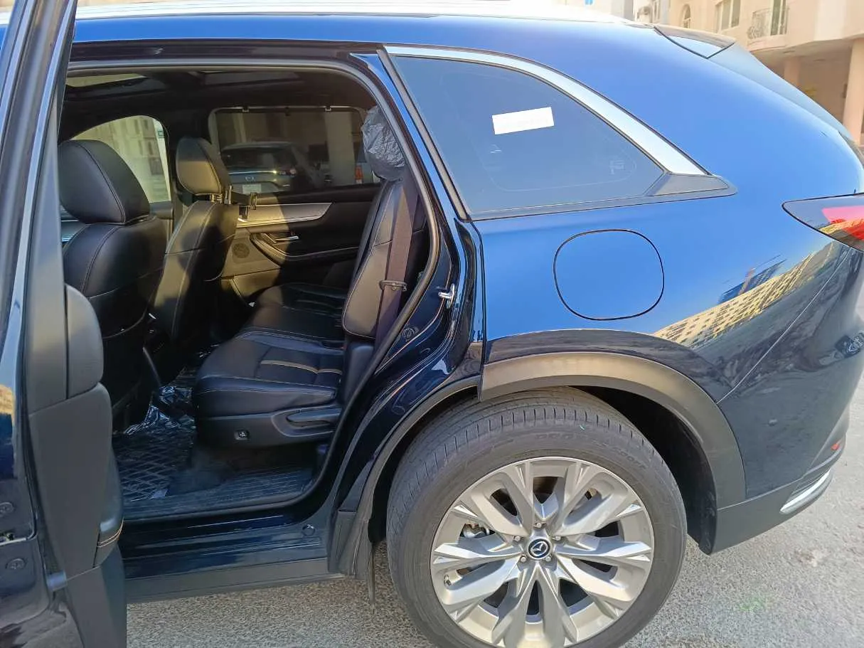 Car image 18