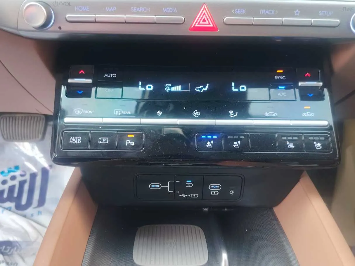 Car image 16