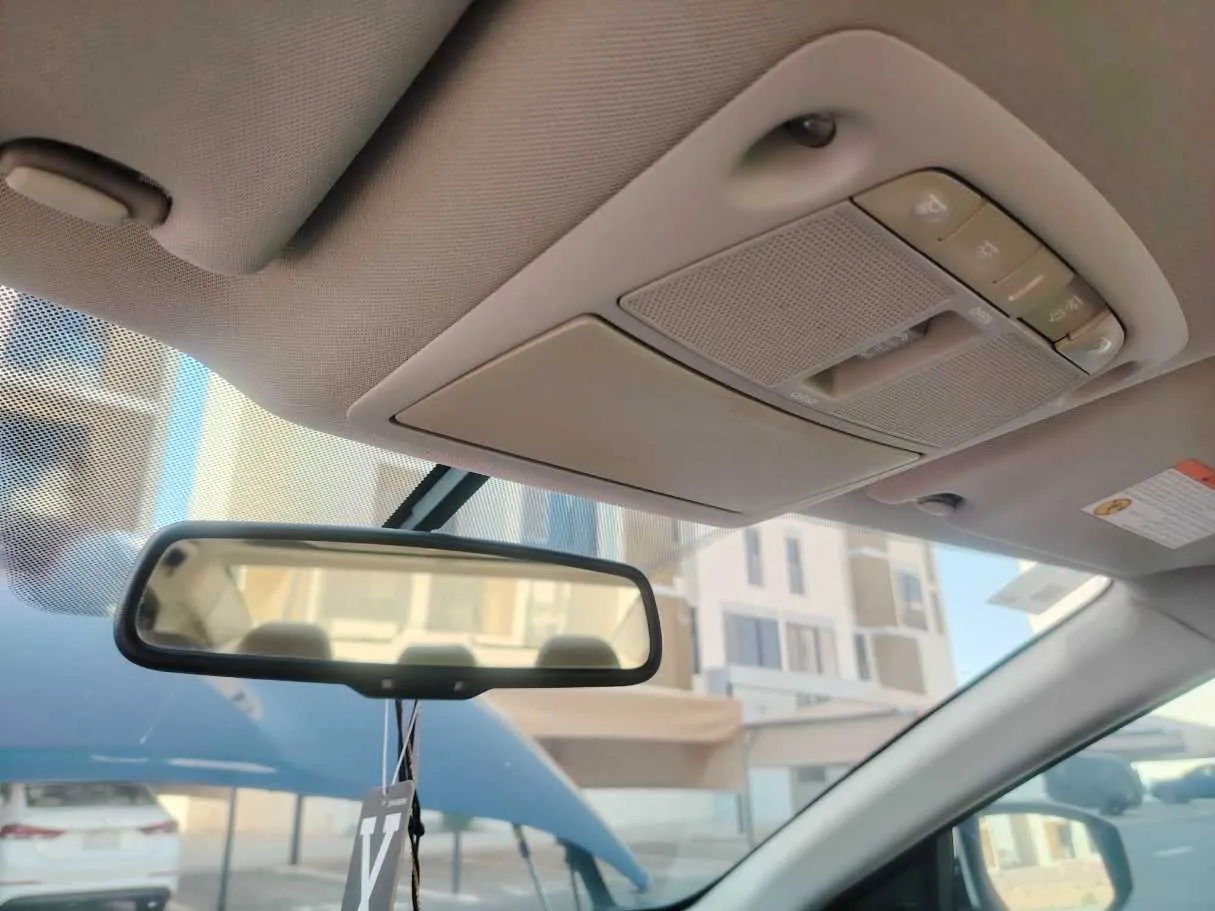 Car image 34