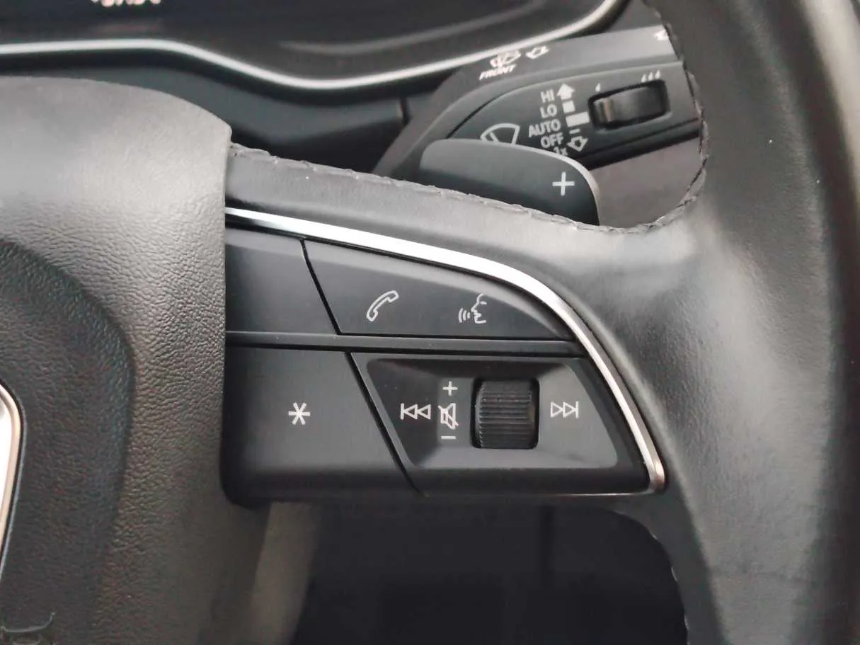 Car image 25