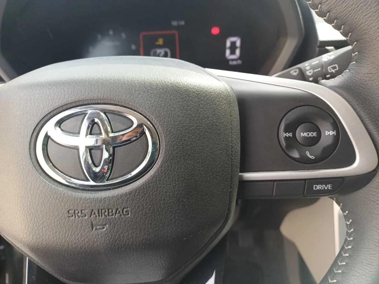 Car image 19